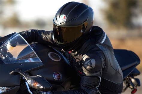 The 10 Best Motorcycle Helmets of 2017 | Digital Trends