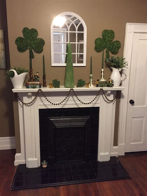 10+ St Patrick's Day Mantel Decor