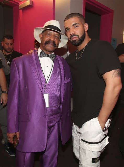 Drake’s Dad Has the Best Night Ever at the Billboard Music Awards