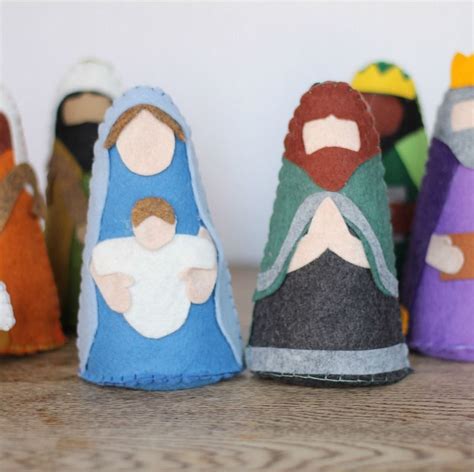 Felt Nativity Set Pattern and Giveaway!!!! | Christmas nativity scene, Nativity set, Christmas ...