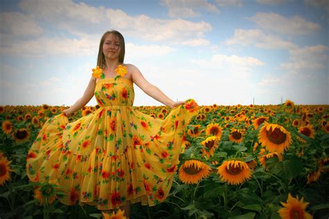 Sunflower,girl,dress,yellow,free pictures - free image from needpix.com