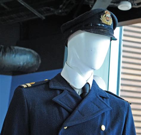 Uniforms Worn By Titanics Officers William Murdoch | Images and Photos ...