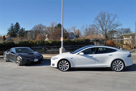 2015 Tesla Model S P85D vs 2015 BMW i8 - Autos.ca