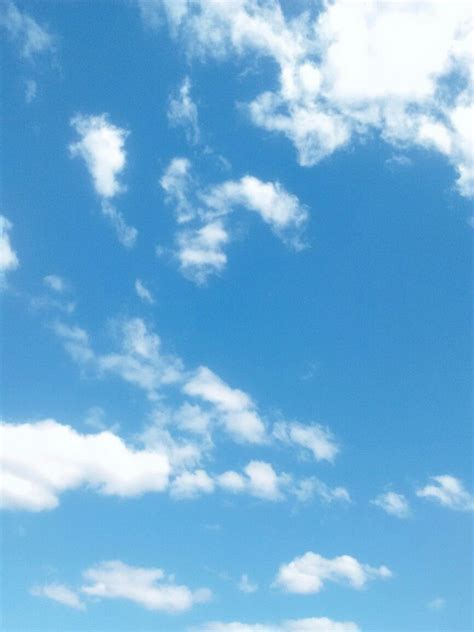 "As lentas nuvens fazem sono, O céu azul faz bom dormir." Blue Clouds, Storm Clouds, Sky And ...