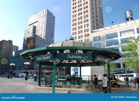 Union Square - New York City Editorial Image - Image of buildings ...