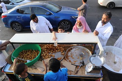 Saudi women allowed to operate food carts in Jeddah