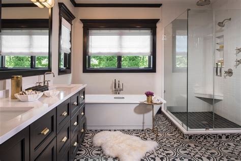 This Black-and-White Bath Is Anything but Boring | Architectural Digest