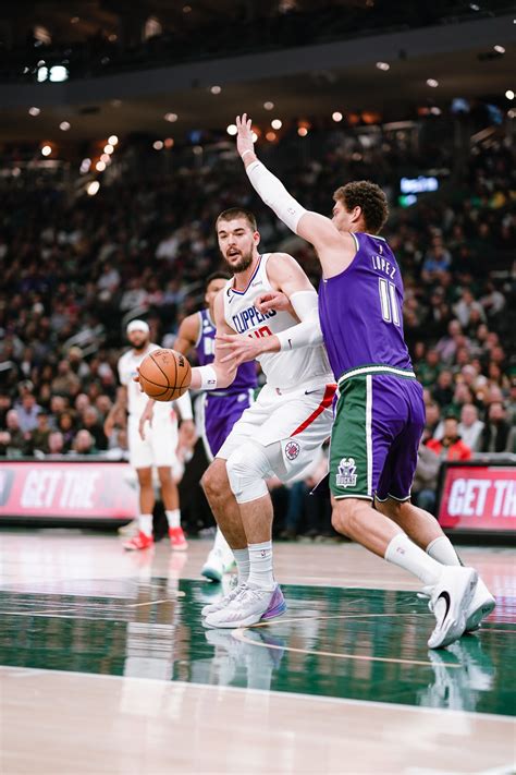 Gallery | Clippers vs Milwaukee Bucks (2.2.23) Photo Gallery | NBA.com