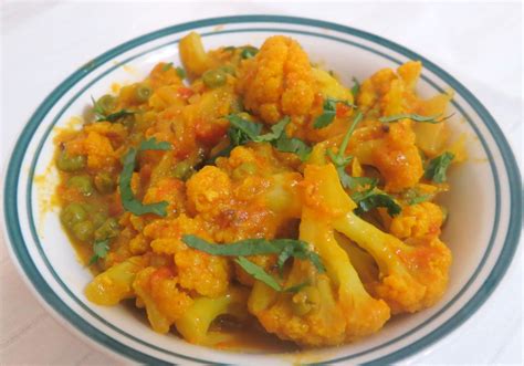 Simply Delicious: Gobhi Matar Masala(Cauliflower Peas Gravy)