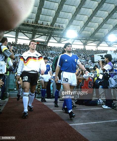 426 Maradona Fifa World Cup 1990 Stock Photos, High-Res Pictures, and ...