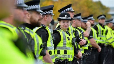 Police Scotland to cut staff jobs and freeze recruitment - BBC News