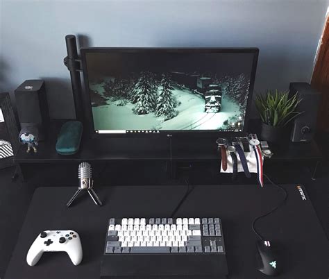 Black Desk Gaming Pc Setup / The adorable star wars bobblehead is beside a very.