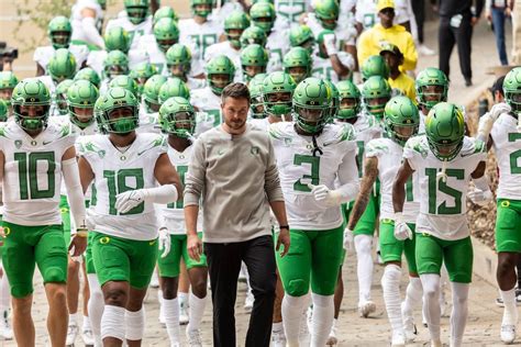 Forecasting the Oregon Ducks Position in Preseason College Football Top 25 Rankings for 2024 ...