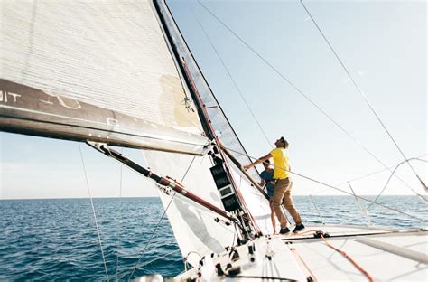 How To Choose Sailboat Autopilot? (Types & Components)