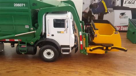 Waste Management Toy Garbage Truck Videos - ToyWalls
