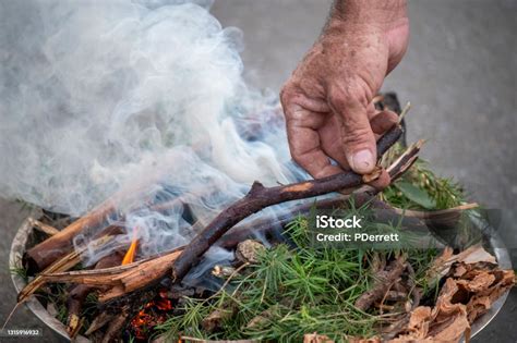 Preparation Of Aboriginal Smoking Ceremony Stock Photo - Download Image Now - Australia ...