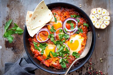 SHAKSHUKA MET ZOETE AARDAPPEL & SPINAZIE