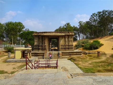 Talakadu Panchalinga Temples Submerged in Sand