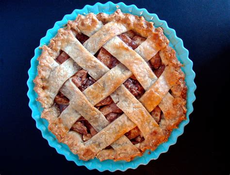 Classic Apple Pie – Long Distance Baking