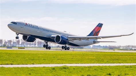 Delta flight from Detroit diverted due to 'unruly' passenger | LiveNOW ...