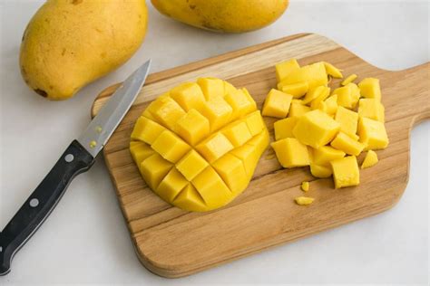 How to Cut a Mango in a CLEAN Way (Peel, Slice, and Dice)