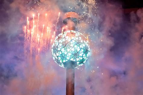 How to watch the New Year’s Eve 2021 ball drop live, plus every TV special - Polygon