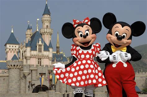 Popular Disneyland characters are now able to talk during meet-and ...