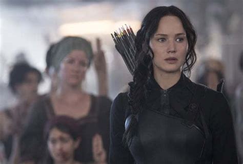 Review: Mockingjay Part 1 has too many hovercrafts, not enough Finnick