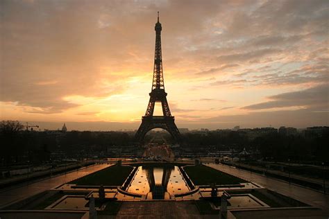 File:Eiffel tower at dawn horizontal.jpg - Wikipedia