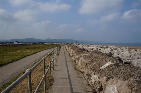 Towyn Beach (Abergele) - Clwyd | UK Beach Guide