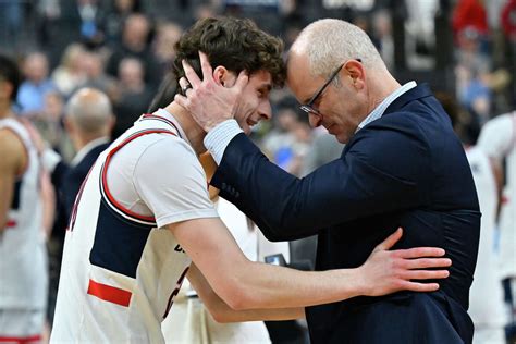 UConn men's basketball coach Dan Hurley reacts to son's 3-pointer