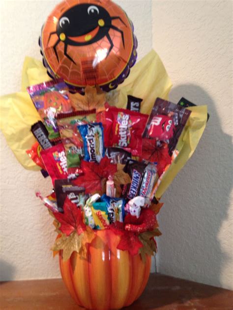 Halloween Candy Bouquets Halloween Candy, Halloween Wreath, Candy Cakes, Chocolate Bouquet ...