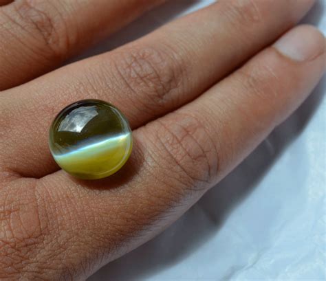 25.04 Carat Natural Apple Green Cat's Eye Chrysoberyl Gemstone -Ceylon – Elizabeth Jewellers