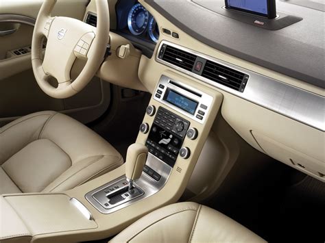 The all-new Volvo S80 - audio, phone and navigation systems, Audio and ...