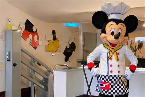 Our review of Chef Mickey's (now with characters!) - WDW Prep School