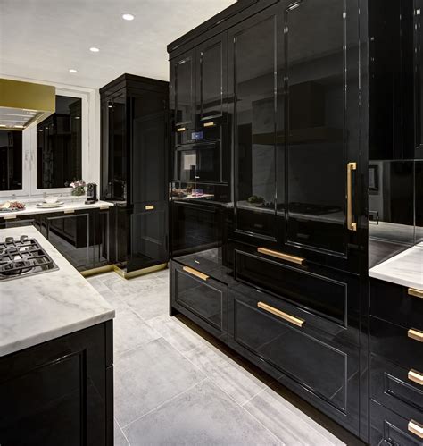 Black and Gold Kitchen Bliss in 2021 | Luxury kitchen design, Elegant kitchen design, Black ...