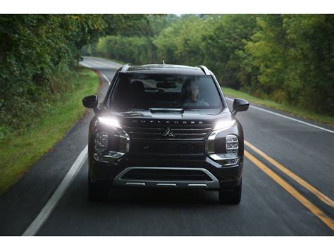 2023 Mitsubishi Outlander Plug-In Hybrid: 36 Exterior Photos | U.S. News