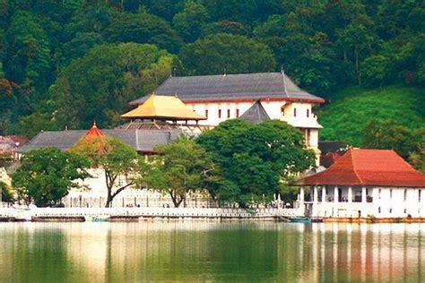 Temple of the Sacred Tooth Relic, Kandy