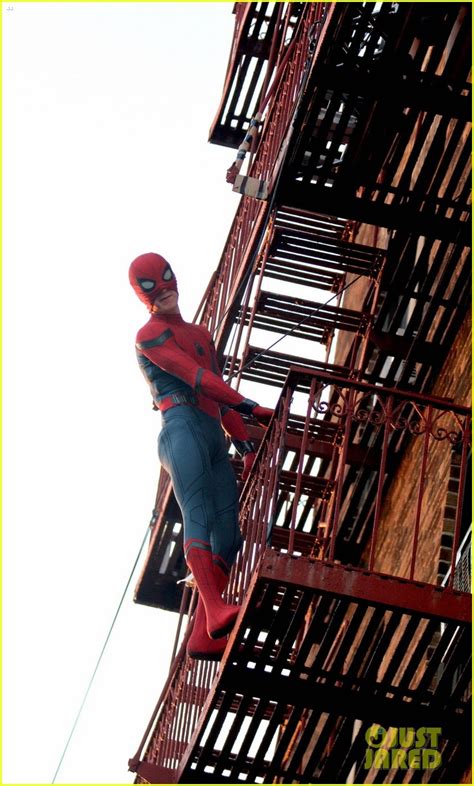 Tom Holland Performs His Own 'Spider-Man' Stunts on NYC Fire Escape ...