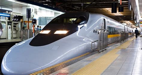 Japanese Bullet Train Almost Speeds Off With 200 Passengers Left Behind