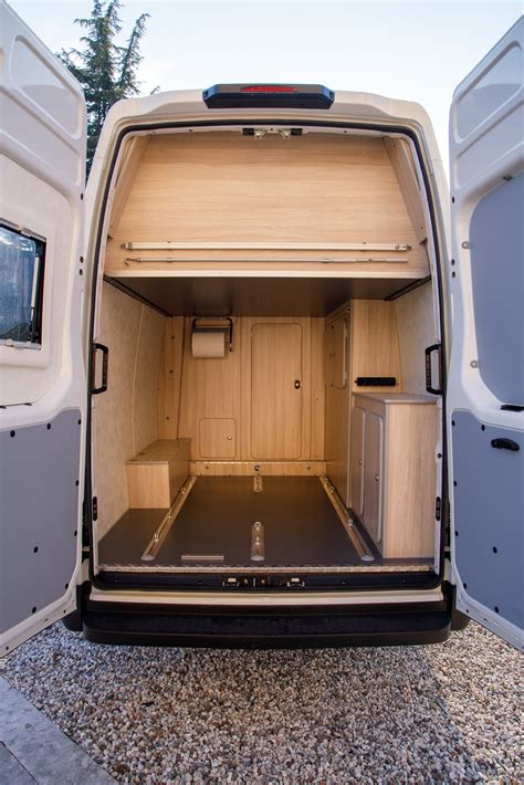 Iveco Daily trasformato in Camper Puro per Trasporto Moto - IdealCamper