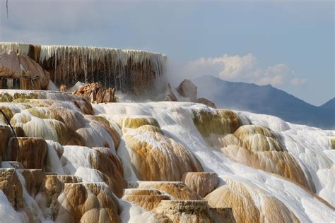 Mammoth Hot Springs in Yellowstone National Park, WY [OC] [5184 × 3456 ...