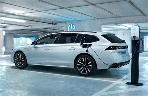 All-new Peugeot plug-in hybrids: 508 HYBRID and 508 SW HYBRID with up to 217 mpg