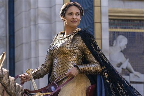 Woman Crush Wednesday: Cynthia Addai-Robinson Memerintah Tertinggi di ...