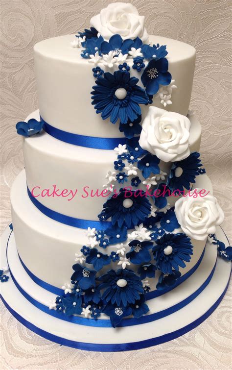 royal blue wedding cake - Loura Hagan