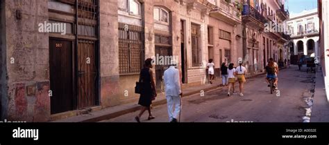 Street scene in old Havana Stock Photo - Alamy