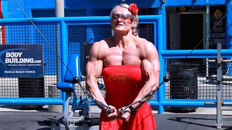 Massive Female Bodybuilder hard gym workout at Muscle Beach - YouTube