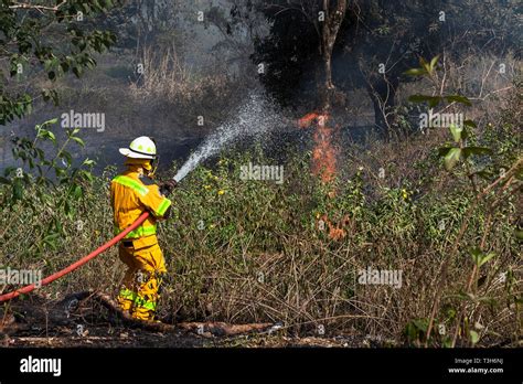 Sierra Leonean from emergency response training team demonstrating fire ...