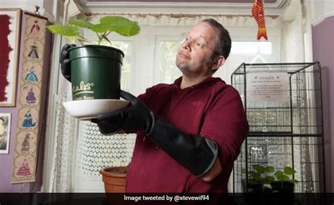 Man Grows "Worlds Most Dangerous Plant" At Home Out Of Boredom