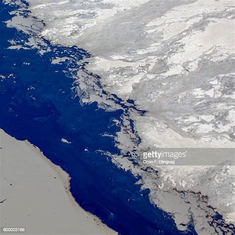 184 Environmental Impact Of The Athabasca Oil Sands Stock Photos, High ...